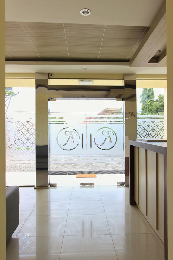Rivisha Hotel Maguwo エクステリア 写真